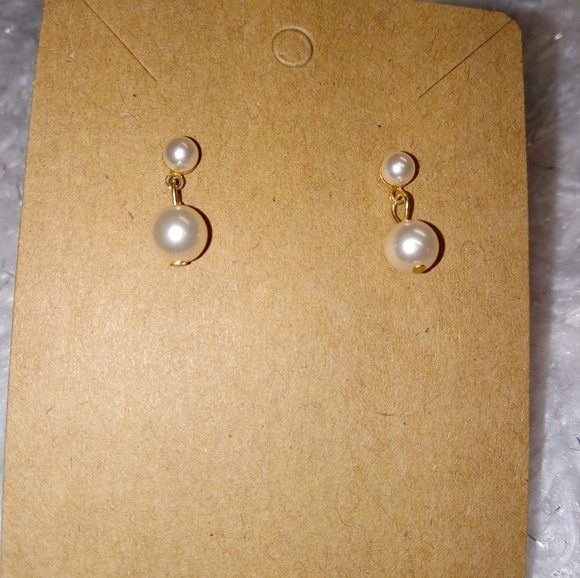 5 for $10 Vintage Gold Tone Faux Pearl Drop Earrings - Picture 2 of 5